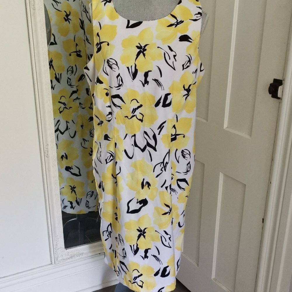 Tradition vibrant yellow & black floral sleeveless shift midi dress. Size 18